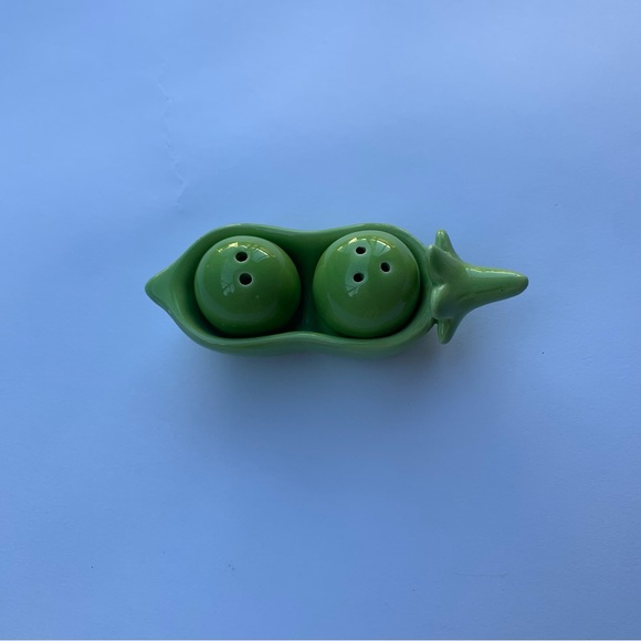 Other - Vintage Green Pea Salt and Pepper Shakers